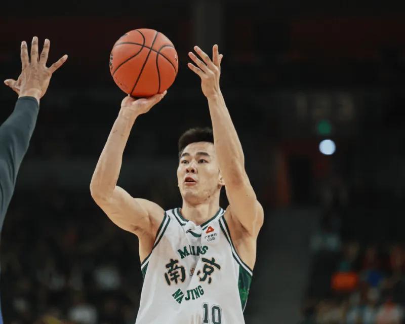 好博体育官网-郭昊文汉兹暴走也带不动同曦！王世龙+3将纯战犯，防守几乎为0！